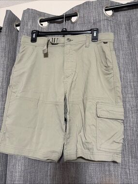Men's Light Tan Cargo Shorts with Utility Pockets